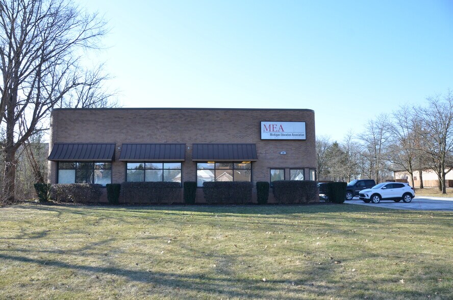 200 E Silverbell Rd, Lake Orion, MI for sale - Building Photo - Image 1 of 2
