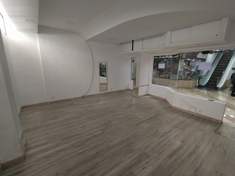 Commerce de détail dans Cáceres, Cáceres à louer - Photo du bâtiment - Image 3 de 3