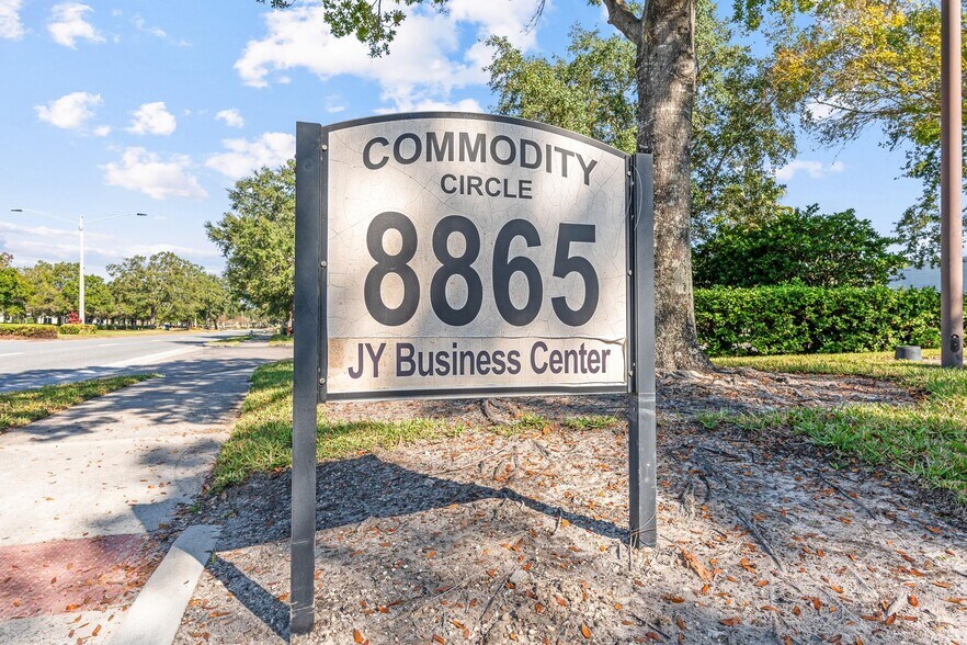 8865 Commodity Cir, Orlando, FL à vendre - Photo du bâtiment - Image 2 de 39