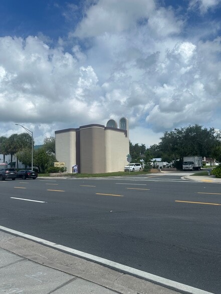 2904 Manatee Ave, Bradenton, FL for sale - Building Photo - Image 2 of 2