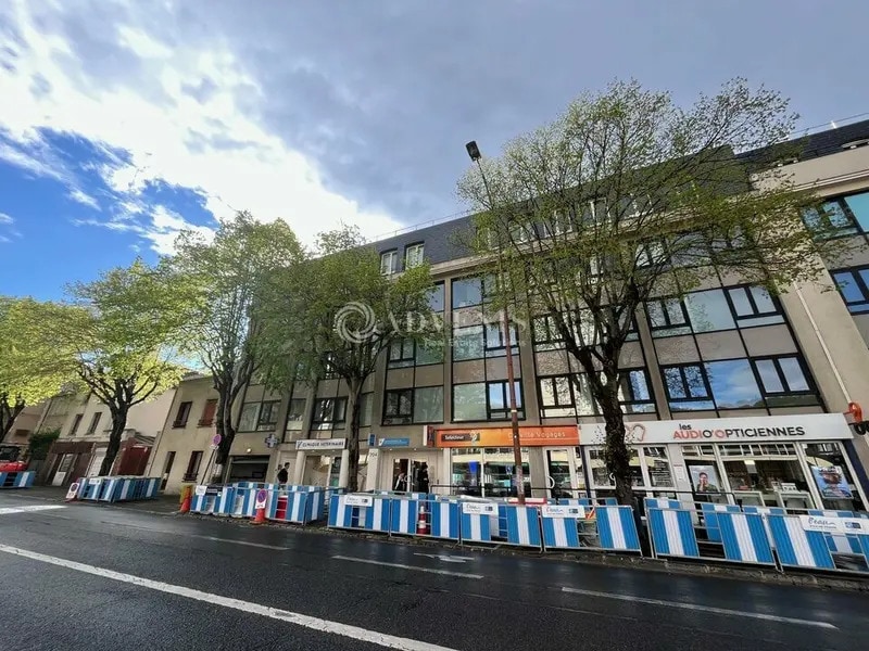 Office in Chaville for sale Building Photo- Image 1 of 6