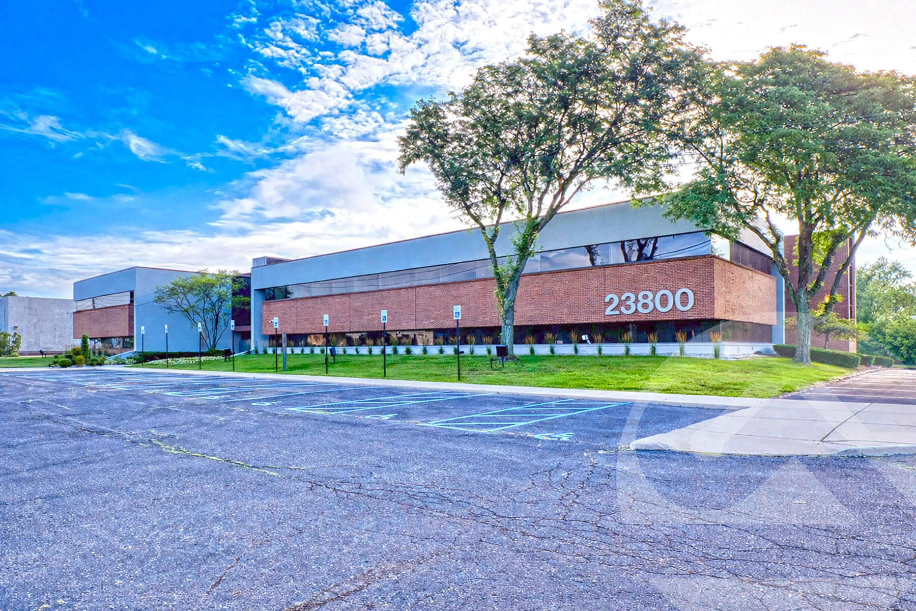 23800 Orchard Lake Rd, Farmington Hills, MI à louer Photo principale- Image 1 de 7