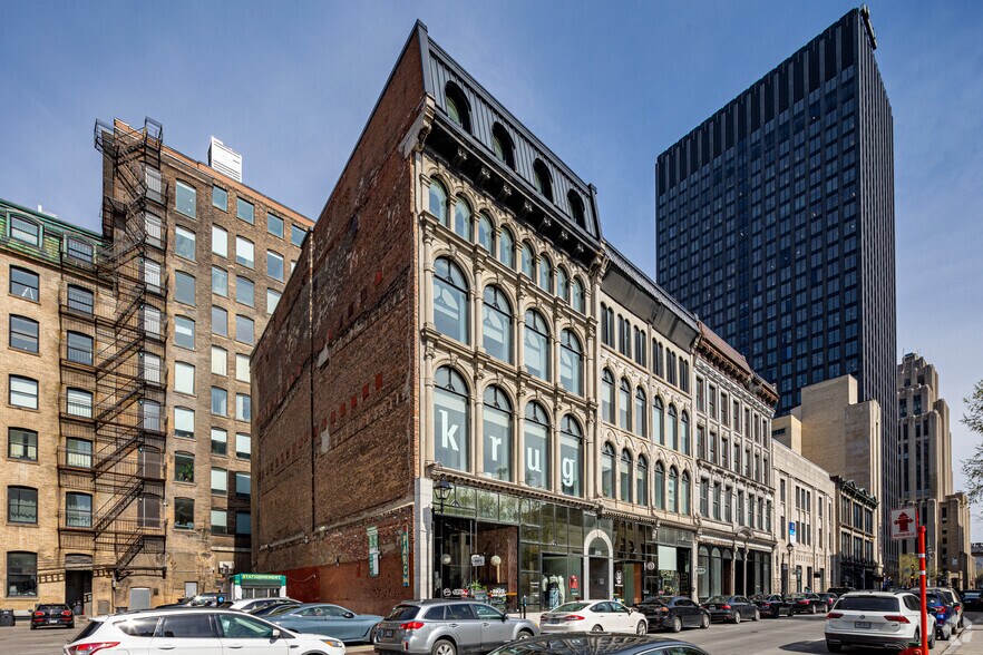 235-243 Notre-Dame O, Montréal, QC à vendre - Photo du bâtiment - Image 1 de 1