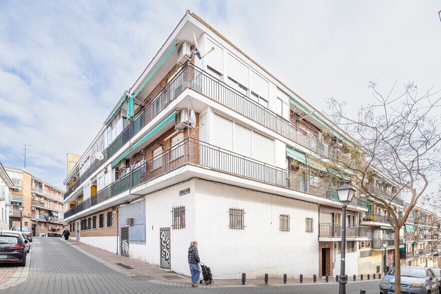 Calle Canteras de Tilly, 6, Madrid, Madrid à louer - Photo du bâtiment - Image 3 de 4