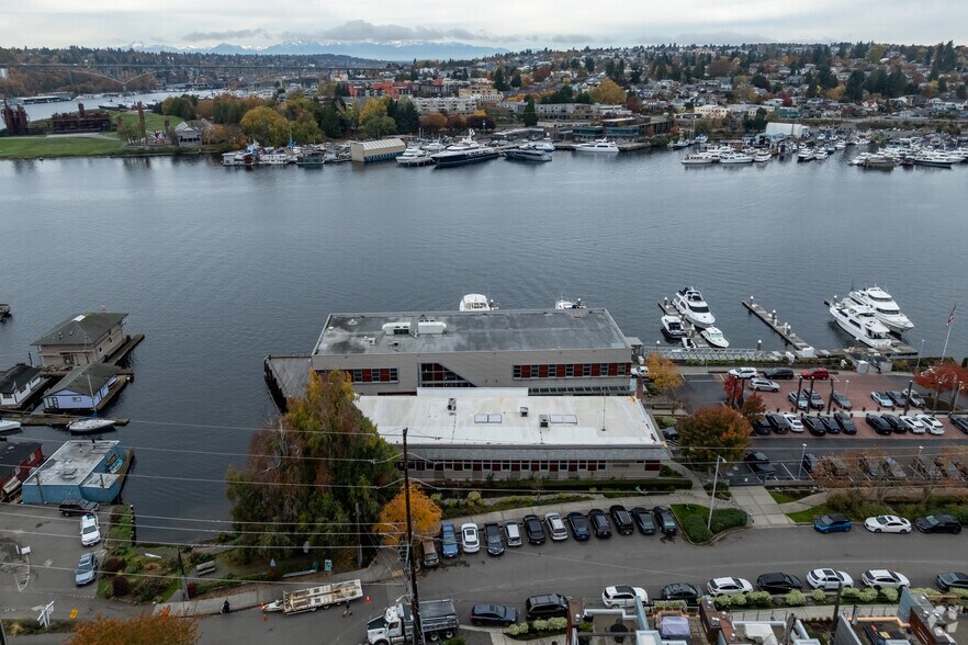 2811 Fairview Ave E, Seattle, WA à vendre - Photo du bâtiment - Image 3 de 12