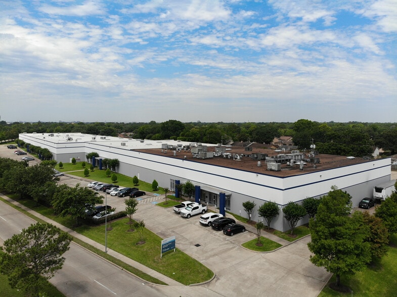 9330 W Airport Blvd, Houston, TX for lease - Building Photo - Image 2 of 10