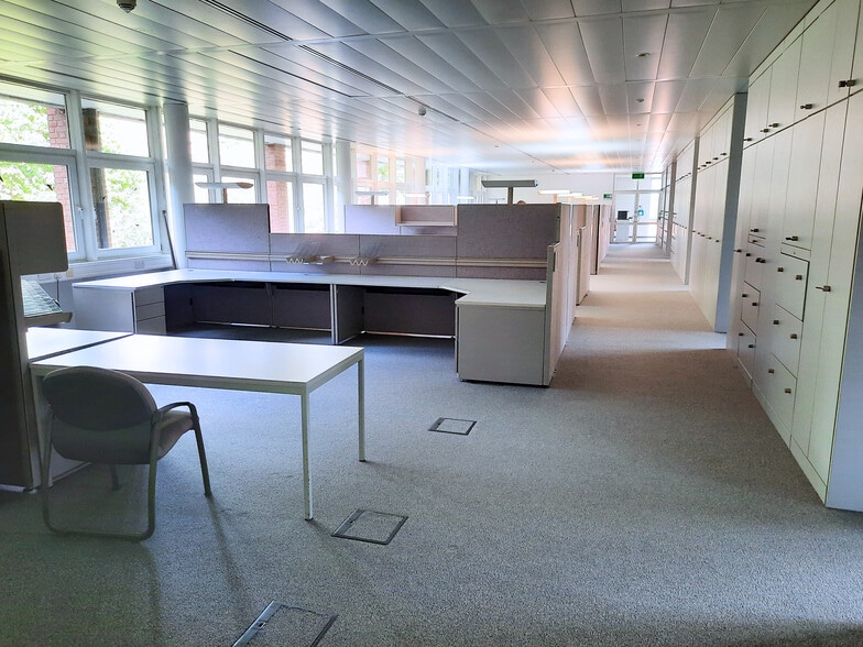 Walford, Walford for lease - Interior Photo - Image 3 of 19