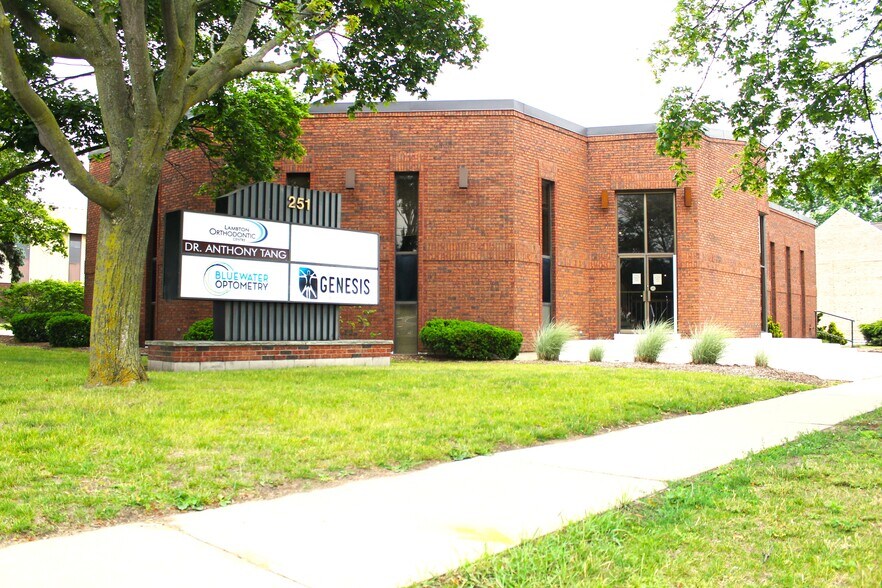 251 Exmouth St, Sarnia, ON for sale - Primary Photo - Image 1 of 1