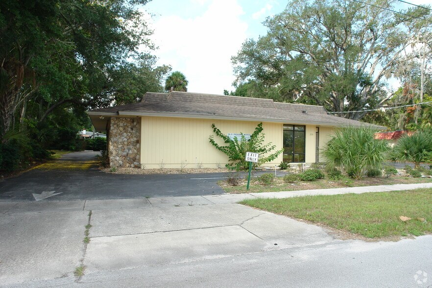 236 N Frederick Ave, Daytona Beach, FL à vendre - Photo du bâtiment - Image 3 de 4