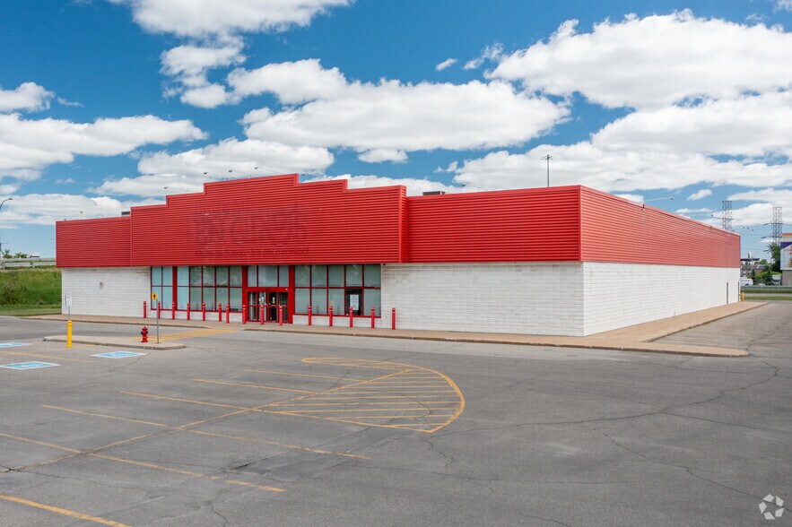 1000 Hwy Chomedey, Laval, QC for lease - Primary Photo - Image 1 of 3