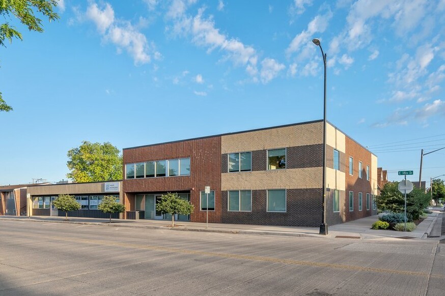 222 E 18th St, Cheyenne, WY à vendre - Photo du bâtiment - Image 1 de 37