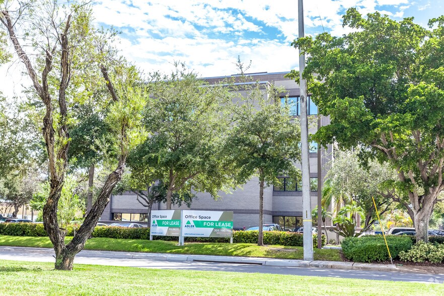 8175 Nw 12th St, Doral, FL à louer - Photo du bâtiment - Image 2 de 2