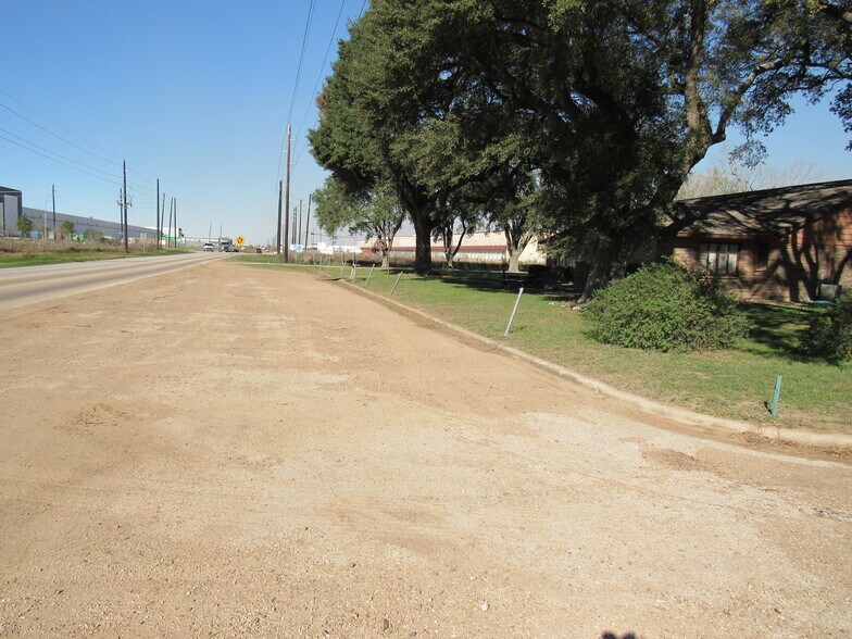 2123 Woods Rd, Brookshire, TX à vendre - Photo du bâtiment - Image 2 de 19