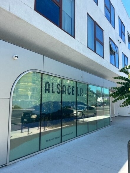 5170 W Adams Blvd, Los Angeles, CA à louer - Photo du bâtiment - Image 3 de 8