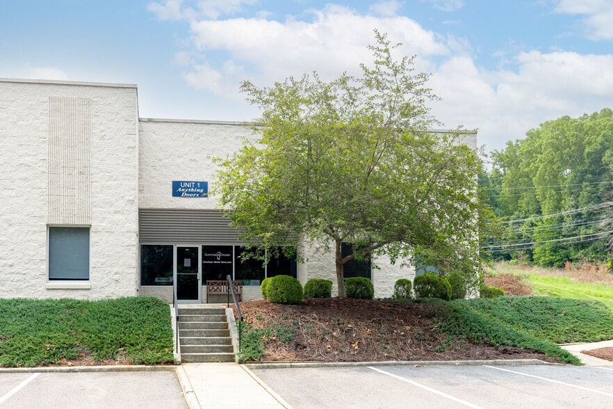 1030 McConville Rd, Lynchburg, VA for sale - Building Photo - Image 2 of 32