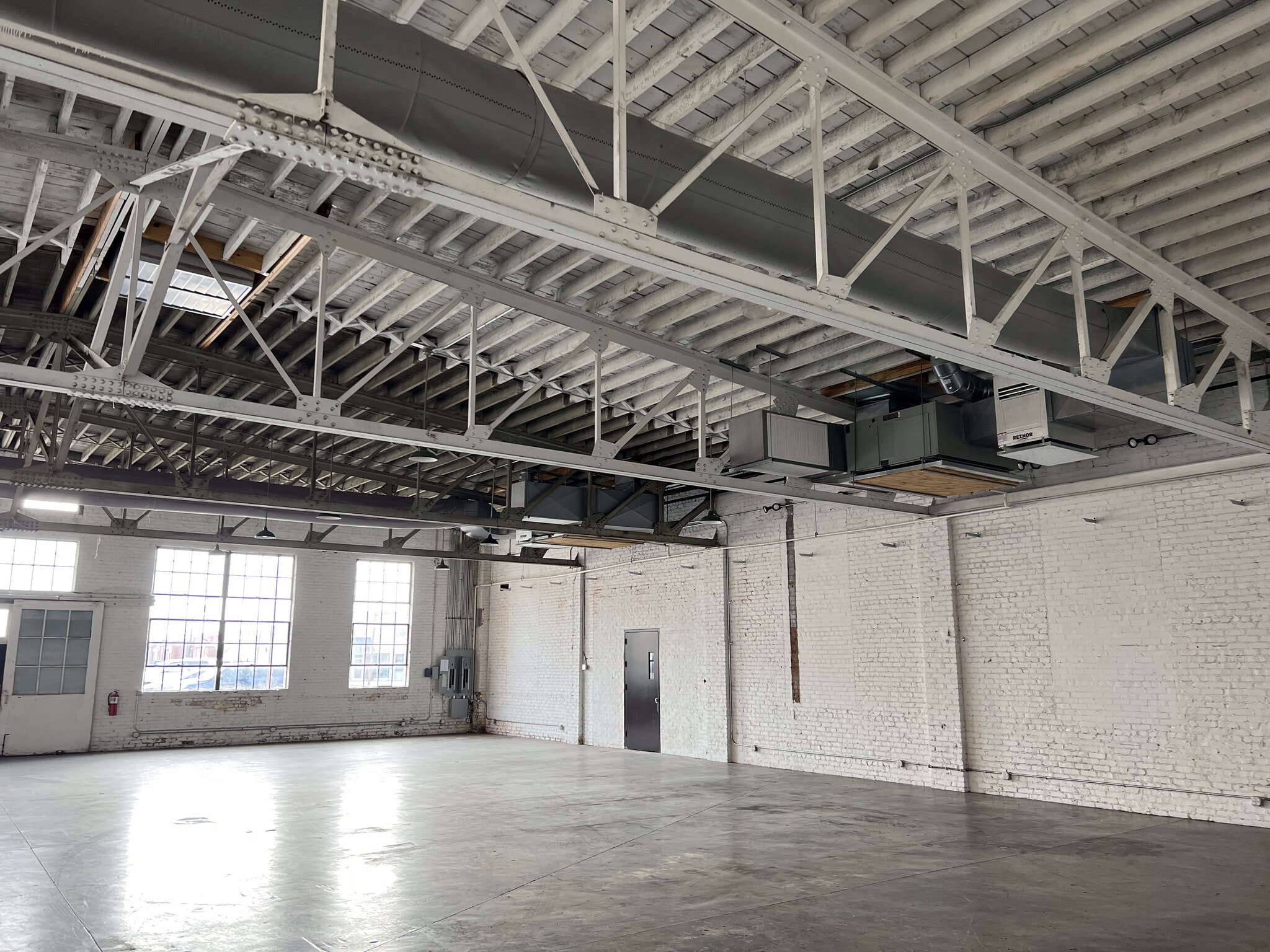 223 Commerce St, Kingsport, TN for lease Building Photo- Image 1 of 15
