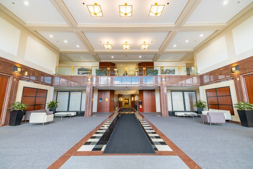 1301 W Long Lake Rd, Troy, MI à louer - Photo du bâtiment - Image 2 de 28