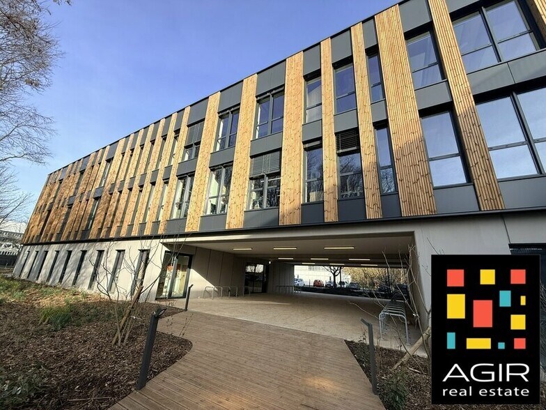 Bureau dans Champs-sur-Marne à louer - Photo du bâtiment - Image 2 de 7