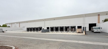 2100 Eastman Ave, Oxnard, CA for lease Building Photo- Image 2 of 6