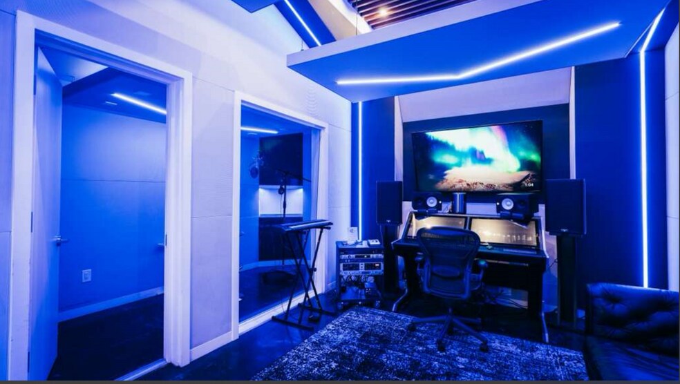 5325 Topanga Canyon Blvd, Woodland Hills, CA à louer - Photo intérieure - Image 2 de 15