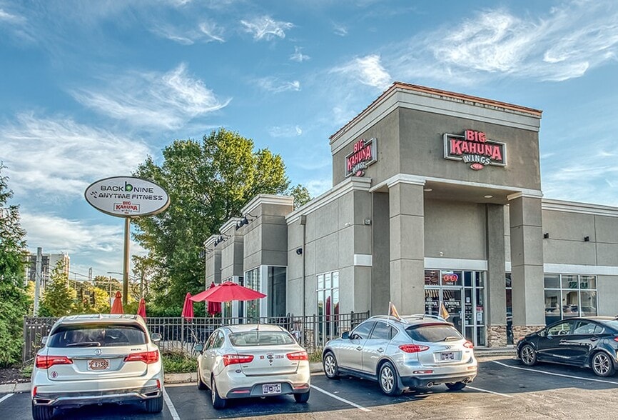 7804-7808 Montvue Center Way, Knoxville, TN for sale - Building Photo - Image 3 of 4