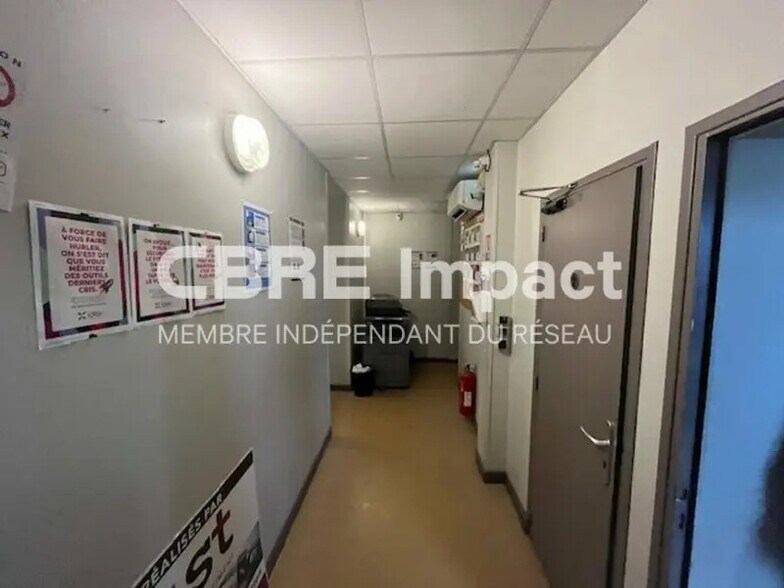 55 Rue Du Commerce, Cormontreuil for lease - Interior Photo - Image 2 of 11