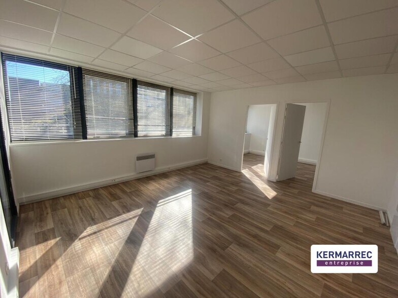 Office in Rennes for lease - Interior Photo - Image 2 of 3