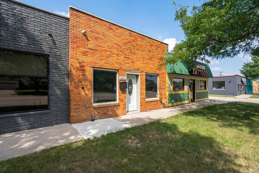1006 W 14 Mile Rd, Clawson, MI for lease - Building Photo - Image 2 of 21