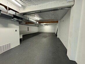 4610-4640 SW Beaverton Hillsdale Hwy, Portland, OR à louer Photo intérieure- Image 2 de 3