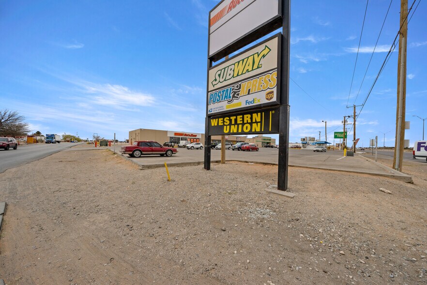 14696 Montana Ave, El Paso, TX à louer - Photo du bâtiment - Image 2 de 18