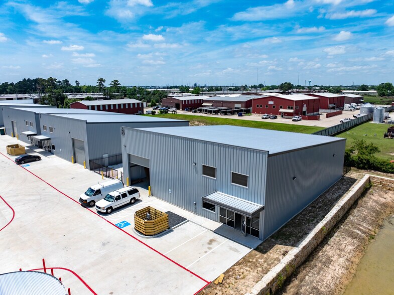 Aeris Services Facility portefeuille de 2 propriétés à vendre sur LoopNet.ca - Photo du bâtiment - Image 1 de 7