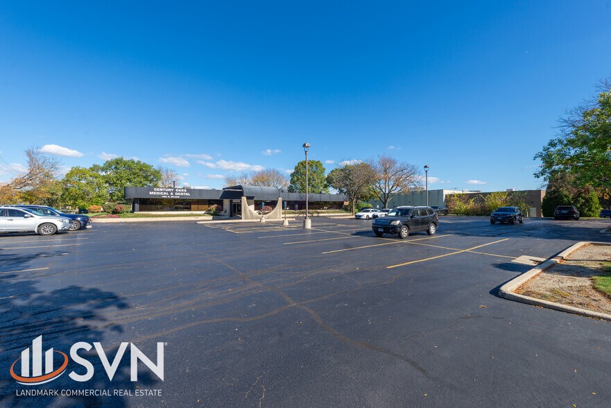 1425 N McLean Blvd, Elgin, IL à louer - Photo du bâtiment - Image 2 de 7