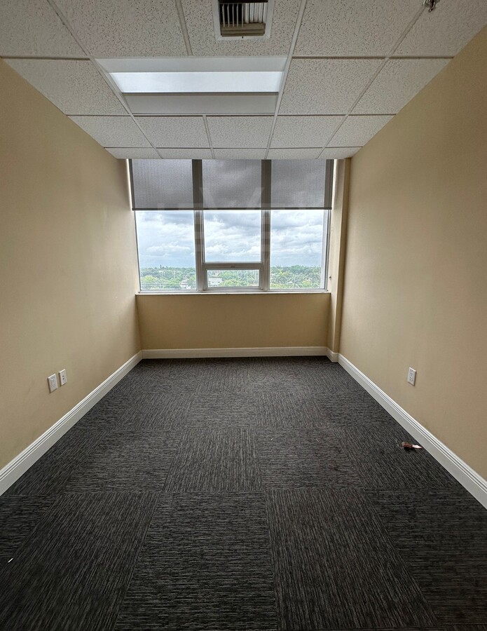 2455 E Sunrise Blvd, Fort Lauderdale, FL 33304 - Unité CU-5M, 5N - - Photo intérieure - Image 2 of 7