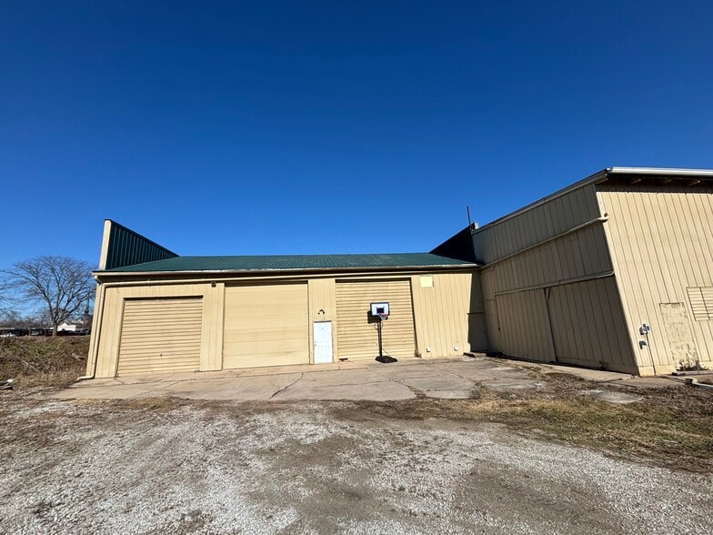 959 2nd St, Columbus, IN for lease - Building Photo - Image 3 of 23