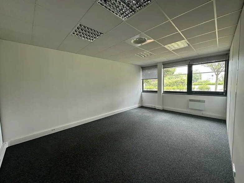 Office in Schiltigheim for lease - Interior Photo - Image 3 of 6