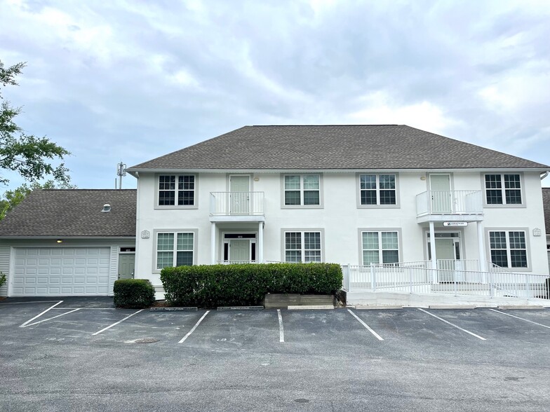 184 Follins Ln, Saint Simons Island, GA à louer - Photo du bâtiment - Image 1 de 4