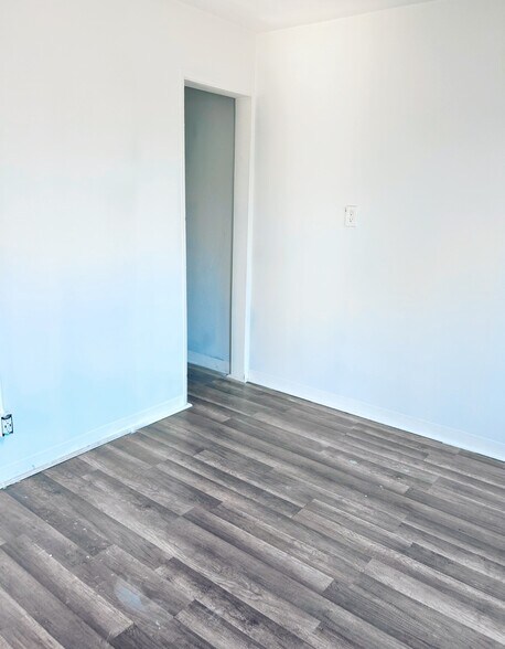 1032 Orange St, Redlands, CA à louer - Photo intérieure - Image 3 de 4