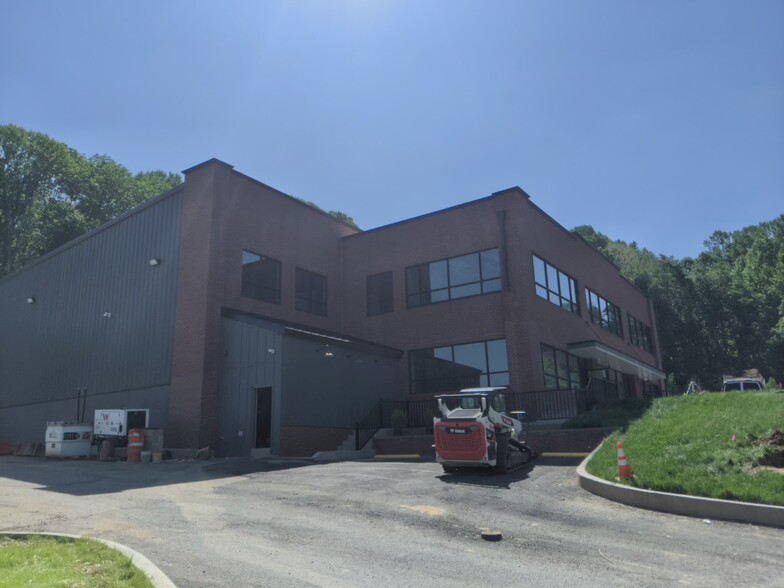 410 Three Tun Rd, Malvern, PA for lease - Building Photo - Image 2 of 6