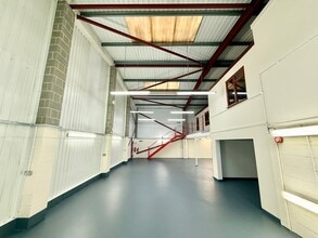 1 Kingsfield Clos, Northampton for lease Interior Photo- Image 2 of 2