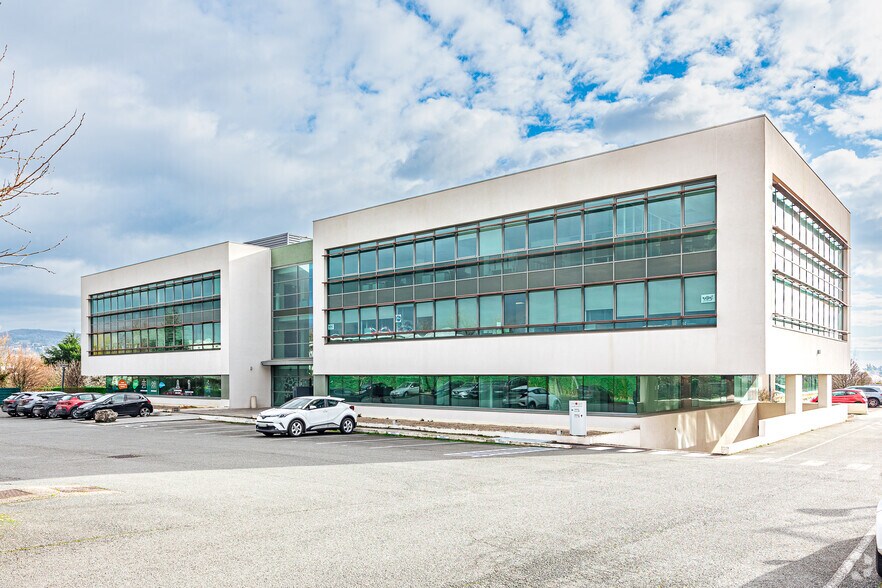 Office in Champagne-au-Mont-d'Or for sale - Primary Photo - Image 1 of 2