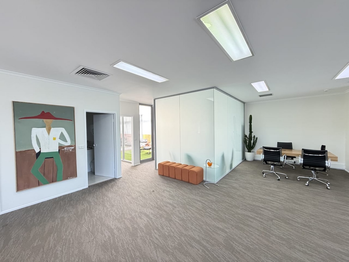 204 Turner St, Port Melbourne, VIC 3207 - Unité Unit 2 - - Photo intérieure - Image 1 of 7