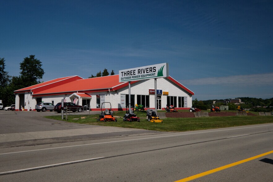 4592 State Route 51, Rostraver Township, PA à vendre - Photo du bâtiment - Image 1 de 4