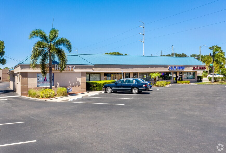 2198 Coachman Rd NE, Clearwater, FL à louer - Photo du bâtiment - Image 2 de 4