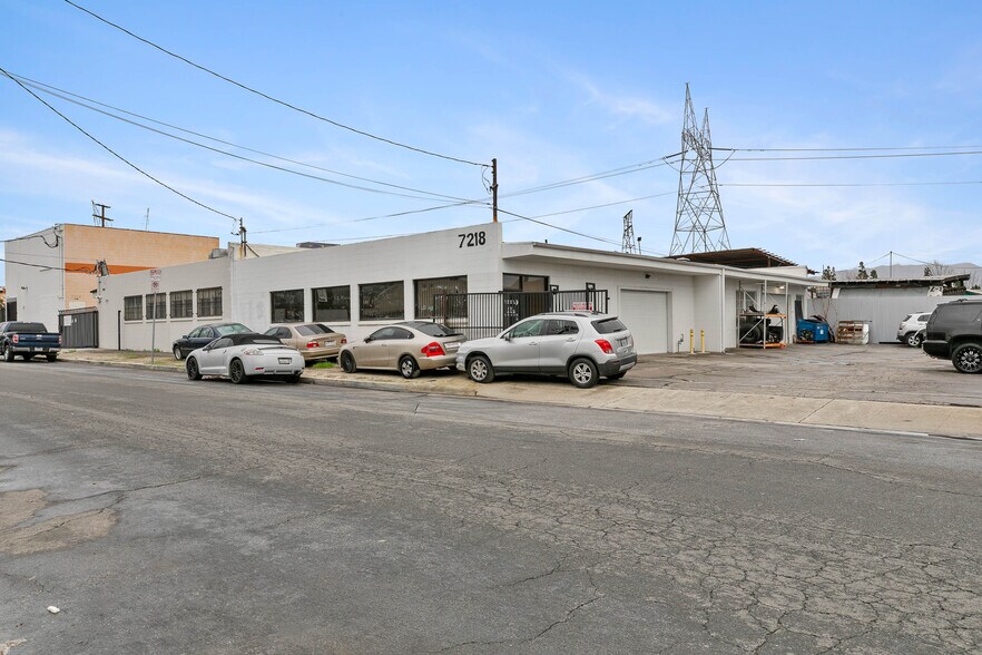 7210-7218 Hinds Ave, North Hollywood, CA à louer - Photo du bâtiment - Image 2 de 13