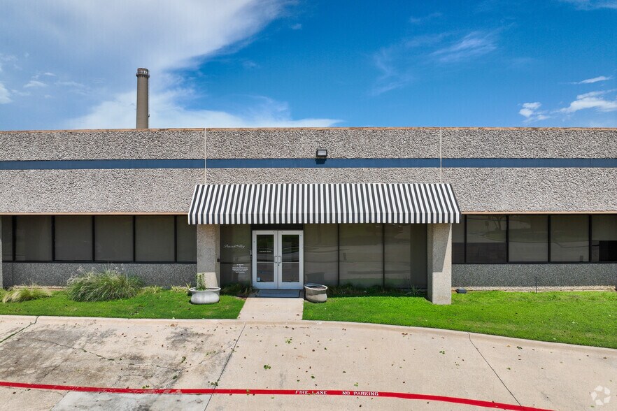 2050 Postal Way, Dallas, TX for lease - Building Photo - Image 3 of 4