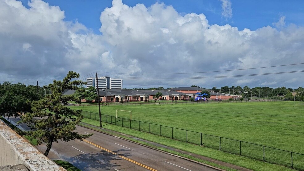 2903 Falcon Pass Dr, Houston, TX for sale - Commercial Listing Video - Image 2 of 6