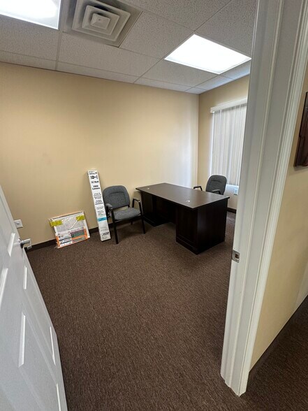 1035 N Black Horse Pike, Williamstown, NJ for lease - Interior Photo - Image 2 of 6