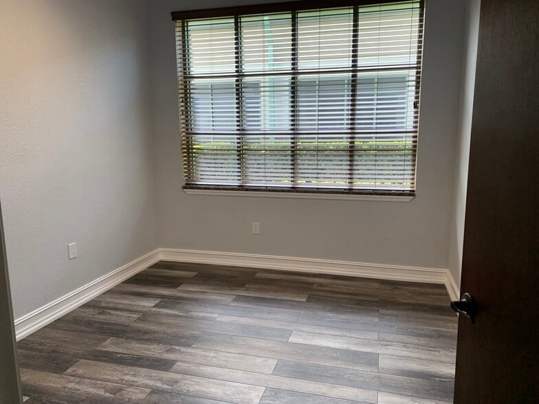 3937 Tampa Rd, Oldsmar, FL for lease - Interior Photo - Image 2 of 50