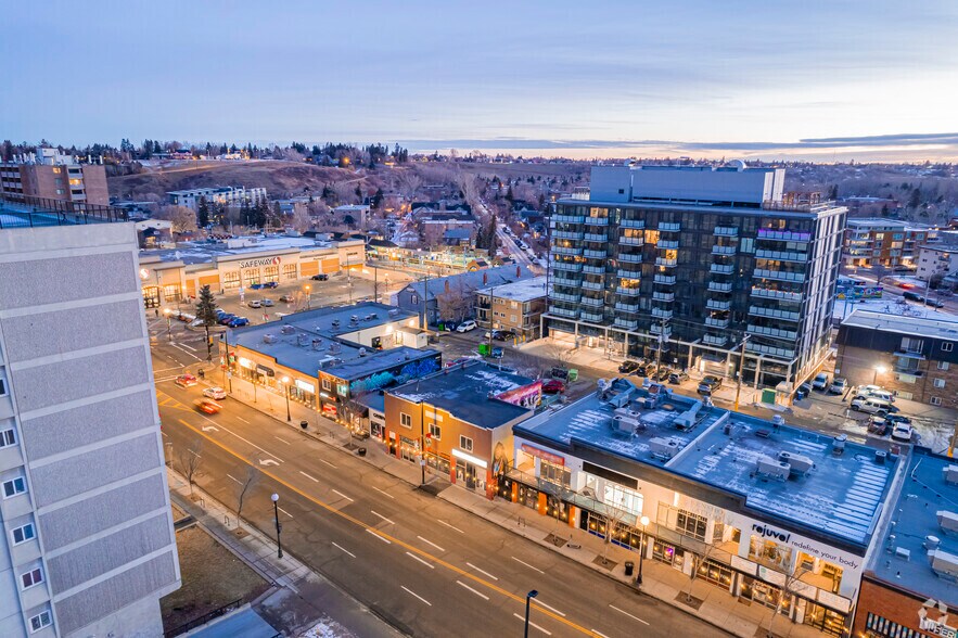 328 10th St NW, Calgary, AB à vendre - Aérien - Image 3 de 5