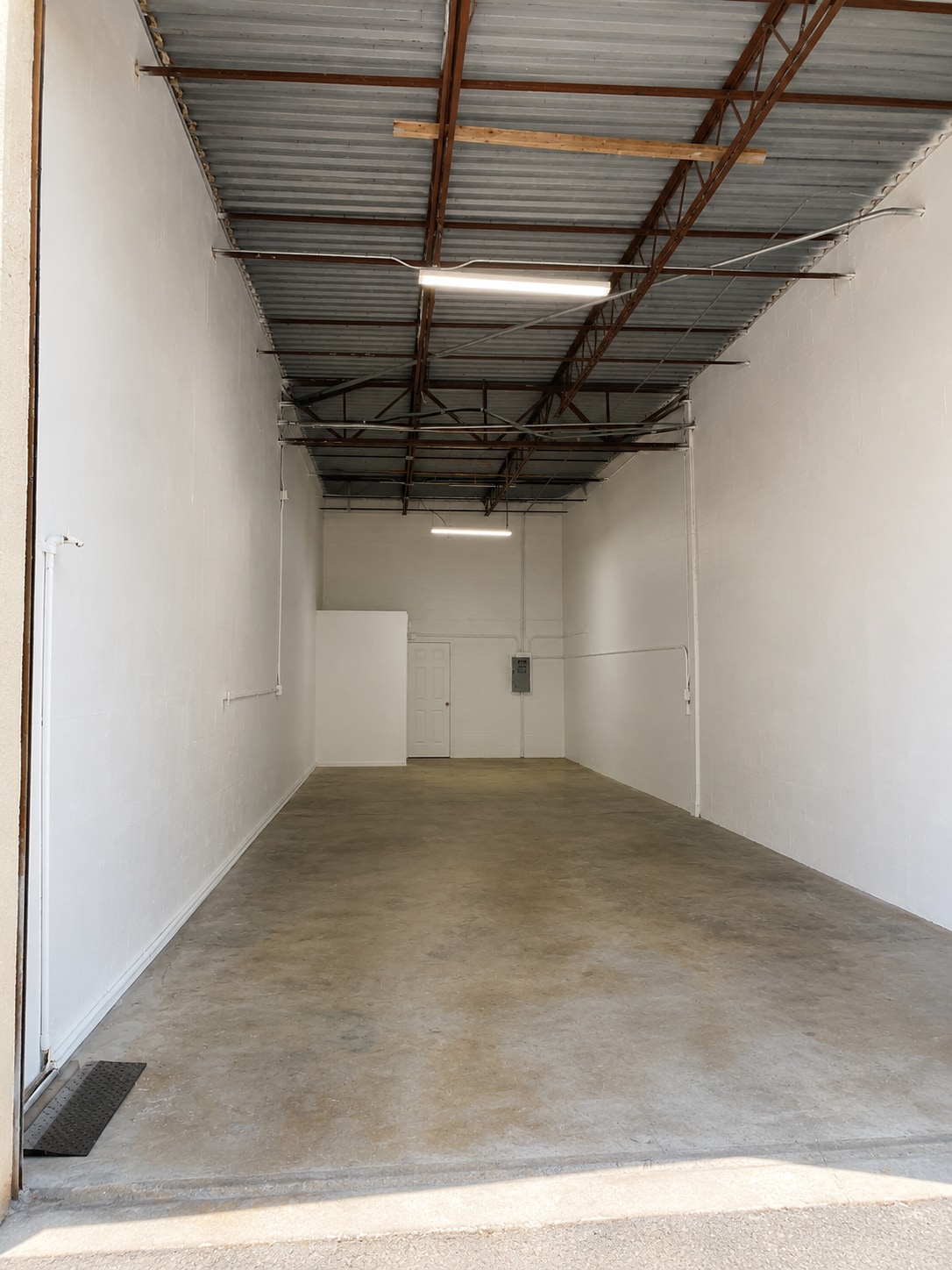 1901 NW 32nd St, Pompano Beach, FL for lease Interior Photo- Image 1 of 3